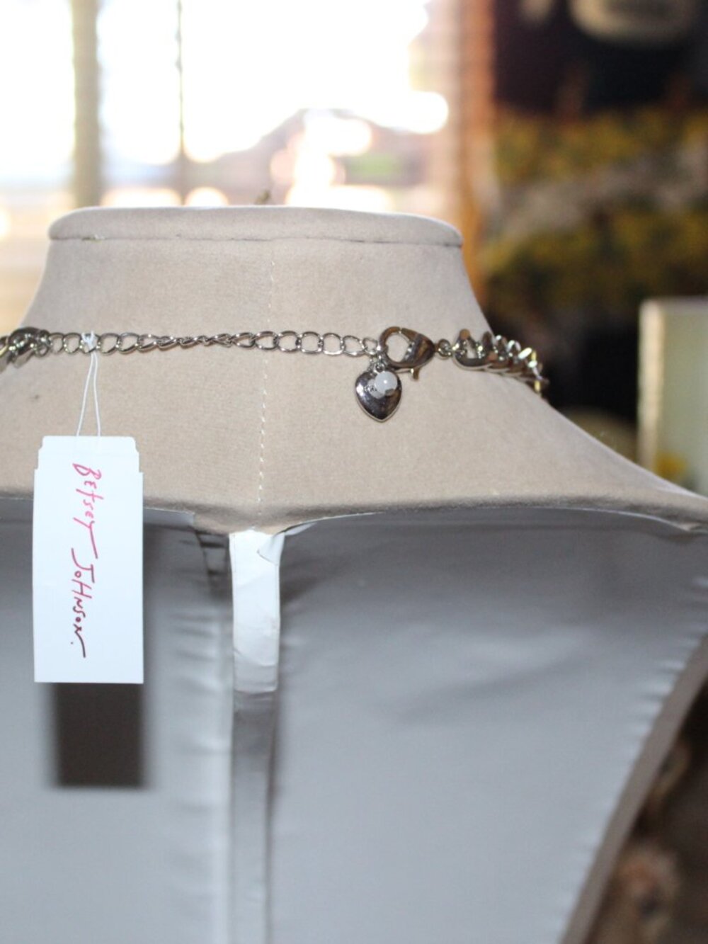NWT Betsey Johnson bib statement necklace and matching earrings set. STUNNING! - Picture 11 of 15
